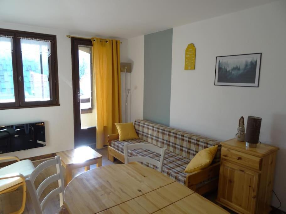 Appartement au cœur du village avec parking privé Mijoux Exterior foto