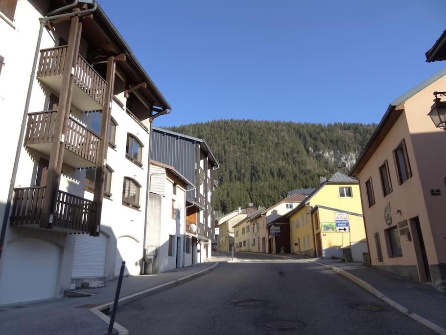 Appartement au cœur du village avec parking privé Mijoux Exterior foto