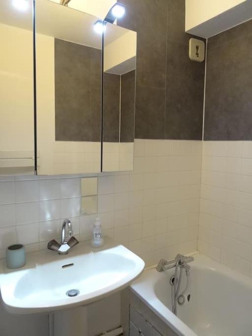 Appartement au cœur du village avec parking privé Mijoux Exterior foto
